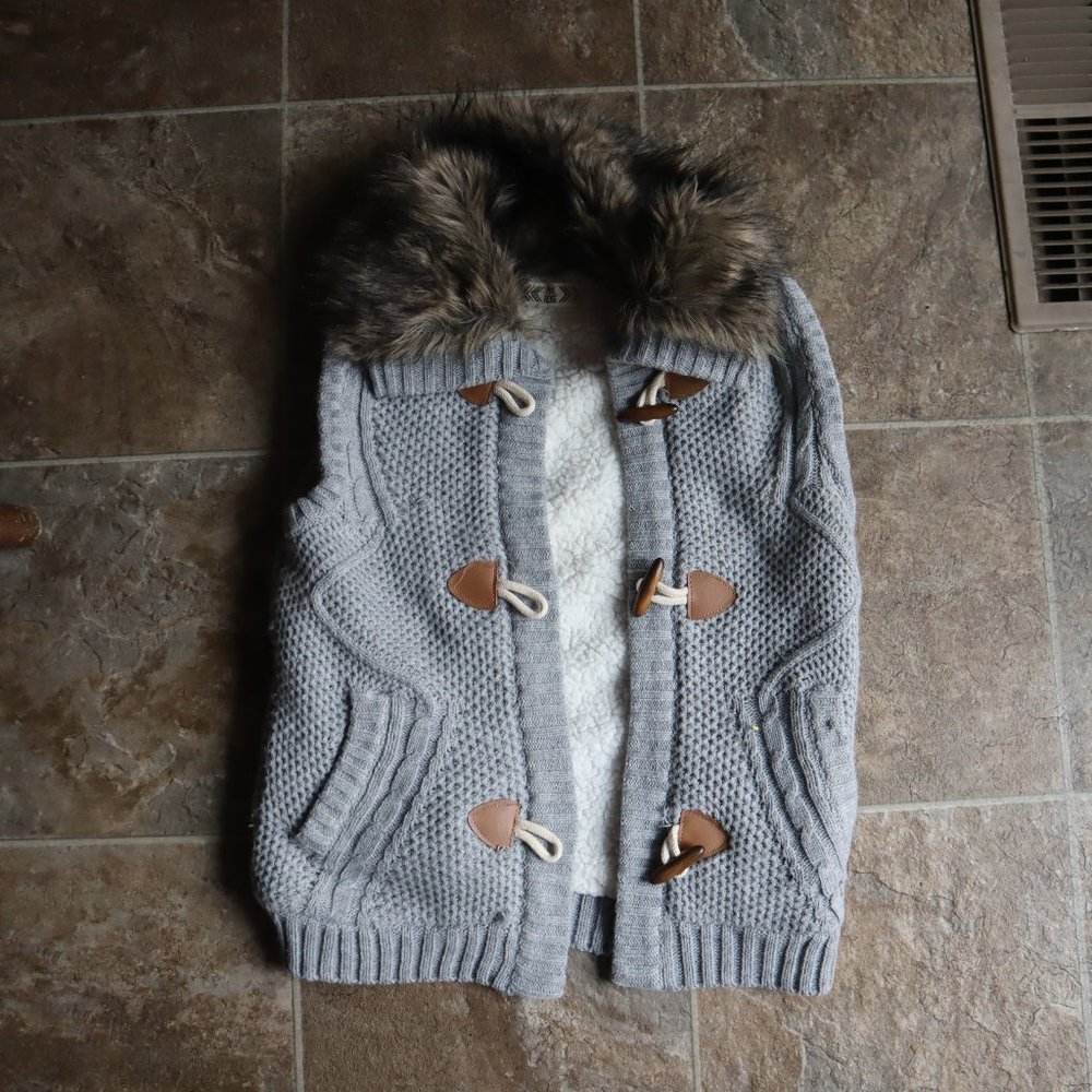 knitted vest